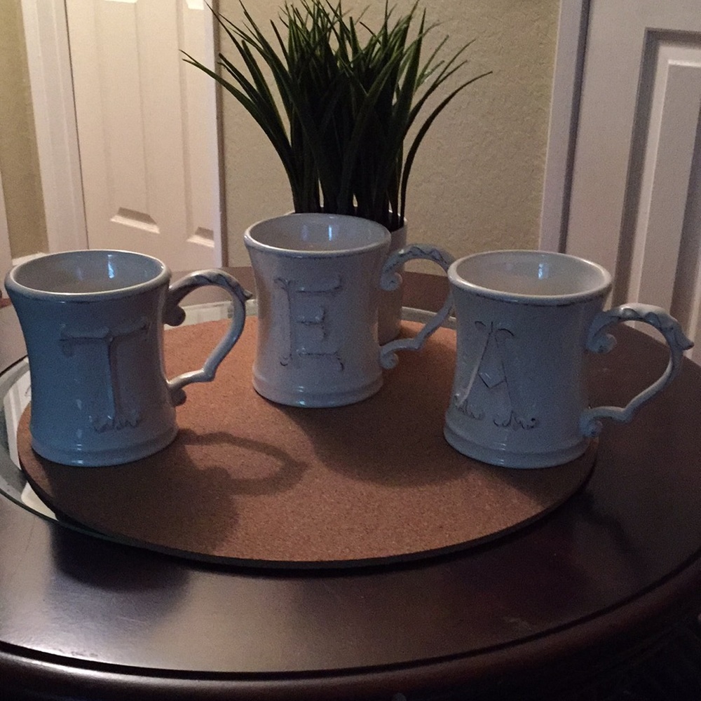 Pier 1 set 3 cup color white and gold